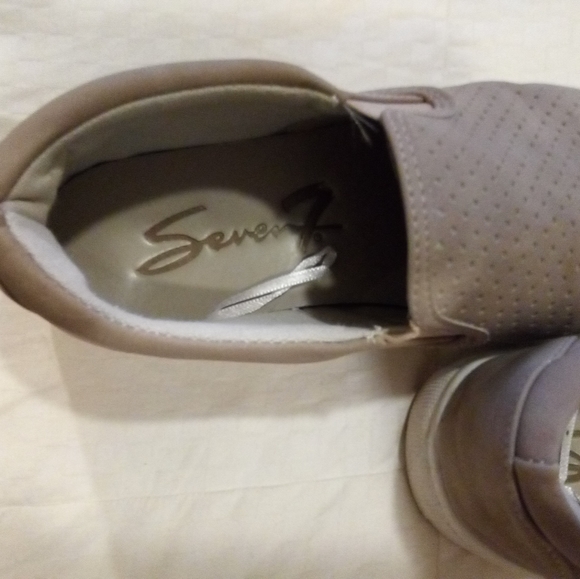 582) women's slip on shoes. Seven7. - Picture 5 of 12